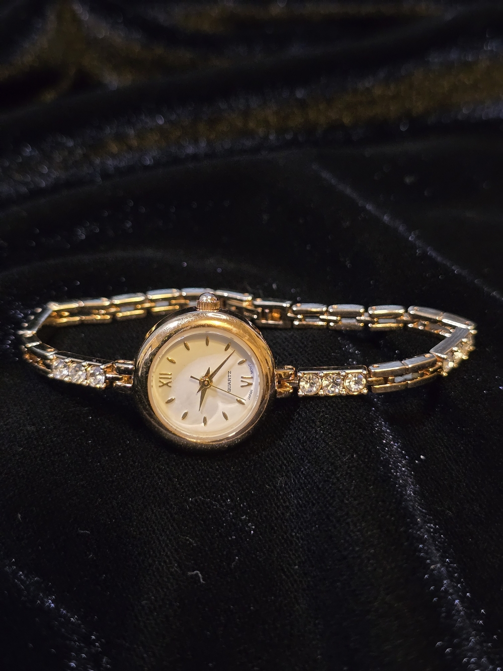 Elegant Women's Gold-Tone Crystal Bracelet Watch